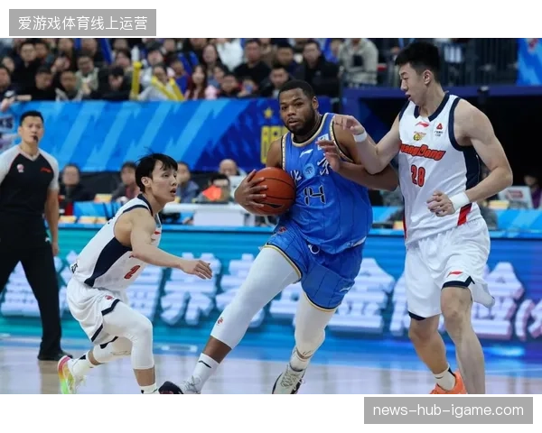 总决赛前三战出现罕见客队三连胜,传统的主场优势在本轮系列赛中未能体现 总决赛前三战出现罕见客队三连胜,传统的主场优势在本轮系列赛中未能体现